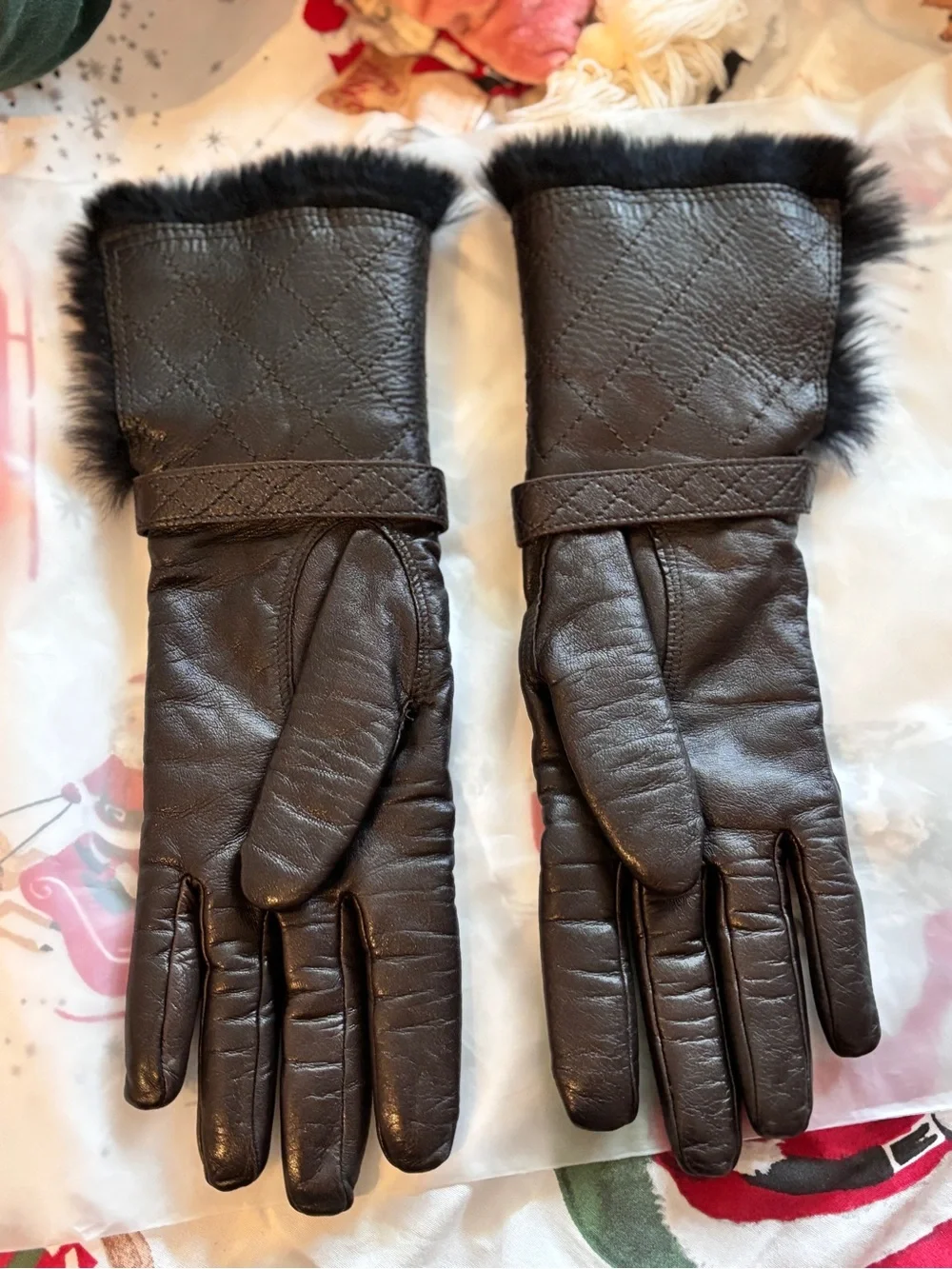 CHANEL Black Quilted Lambskin Cashmere Fur Gloves Size 7